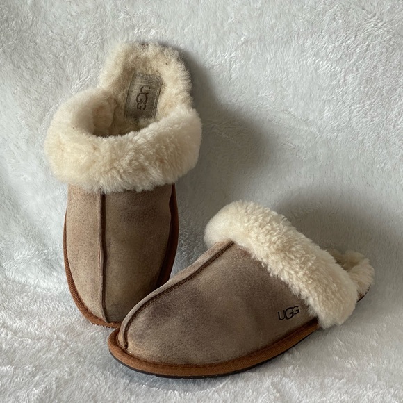 UGG Scuffette II Size 6 slippers fur warm and cozy - Picture 4 of 7